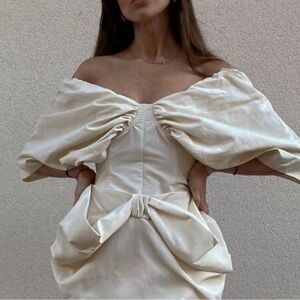 ❌SOLD❌Zara Cream Off-Shoulder Puff Sleeve Dress with Bow